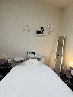 青森　青森市　LAVANDE  ラバンド　アロマリラクゼーションサロン　サロン内　サロン紹介　マッサージ　ベッド　癒し　空間　アロマ　美容　プライベートサロン　インテリア