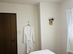 青森　青森市　LAVANDE  ラバンド　アロマリラクゼーションサロン　サロン内　サロン紹介　マッサージ　ベッド　癒し　空間　アロマ　美容　プライベートサロン　インテリア　女性　ラベンダー