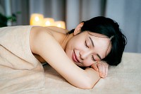 アロマトリートメント　マッサージ　エステ　リラックス　疲れ　幸せ　癒し　美容　健康　肩こり　冷え　むくみ　リラクゼーション